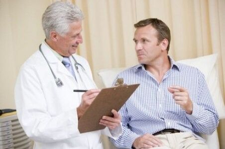 A doctor prescribes medication to a patient with prostatitis.